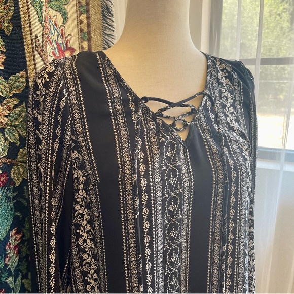 Black and White Bohemian Striped Floral Print Tunic Mini Dress with Open Back - Picture 2 of 4